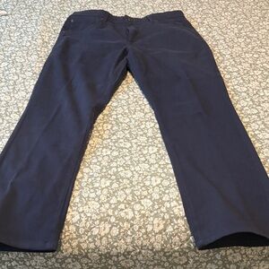 Men’s Johnnie O Pant
Size 30/32 hemmed to 28 inseam
Like new